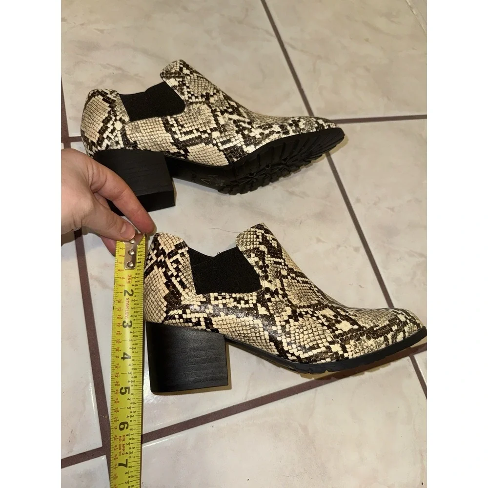 NEW Vionic Snakeskin Ankle Boots Women‎ 6.5 Block Heel Pointed Toe